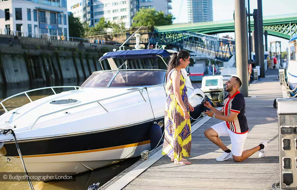 Proposal photography on a speed boat in London