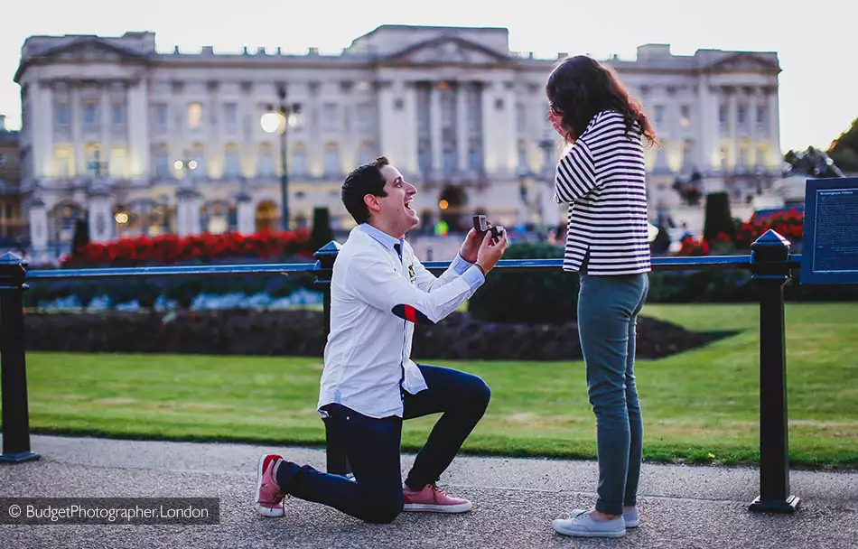 Proposal photos at Buckingham Palace